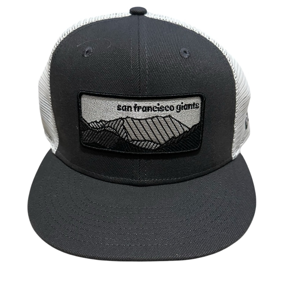 San Francisco Giants NWOT New Era Outdoor Trucker 9FIFTY Snapback